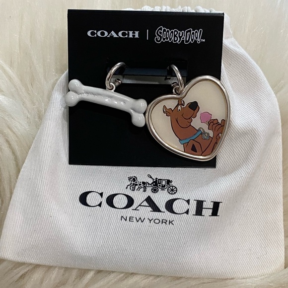 NWT🤎COACH 🐶🤎 SCOOBYDOO x COACH EARRINGS🤎 - Picture 1 of 3